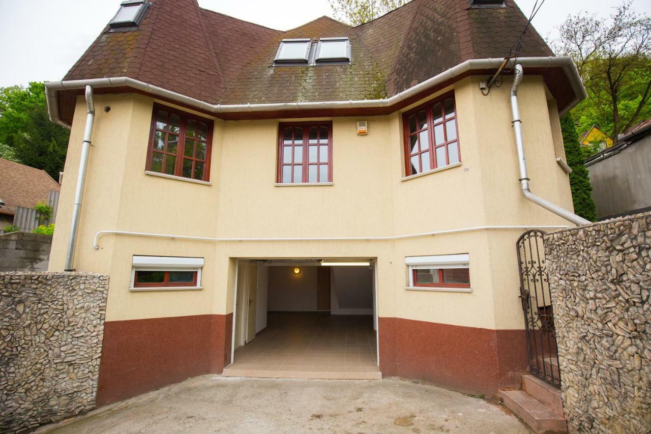 Two Towers Apartman Miskolc Exterior foto